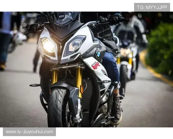 绝美足球反击震撼上演速度与激情交织尽显绿茵战术之美